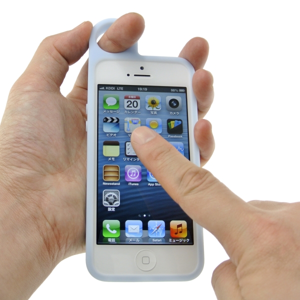 リングストラップがiPhone 5に合体。iriver“Blank”ブランドのカバーケースがエバーグリーンから