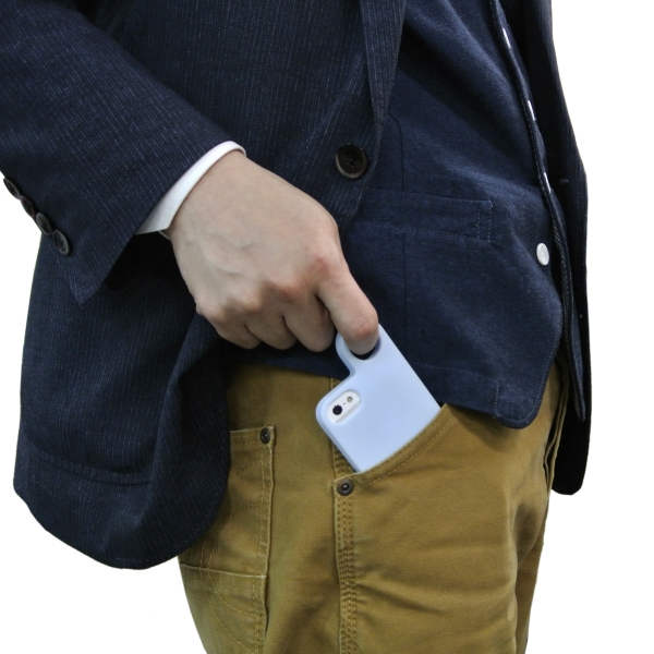 リングストラップがiPhone 5に合体。iriver“Blank”ブランドのカバーケースがエバーグリーンから