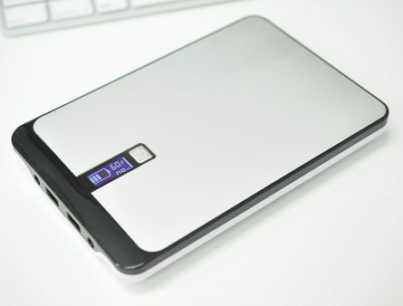 大容量23,000mAhでノートPCにも対応するモバイルバッテリー、テック「TMB-23K」