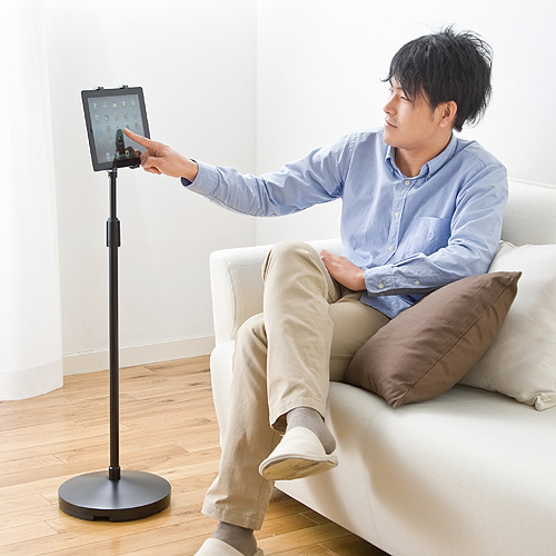 最大147cmまでの高さ調整可能なタブレットアームスタンドがサンワサプライから