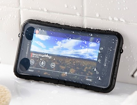 大型スマホを水場で楽しむ、スウェーデン生まれの防水ケースがサンワダイレクトから