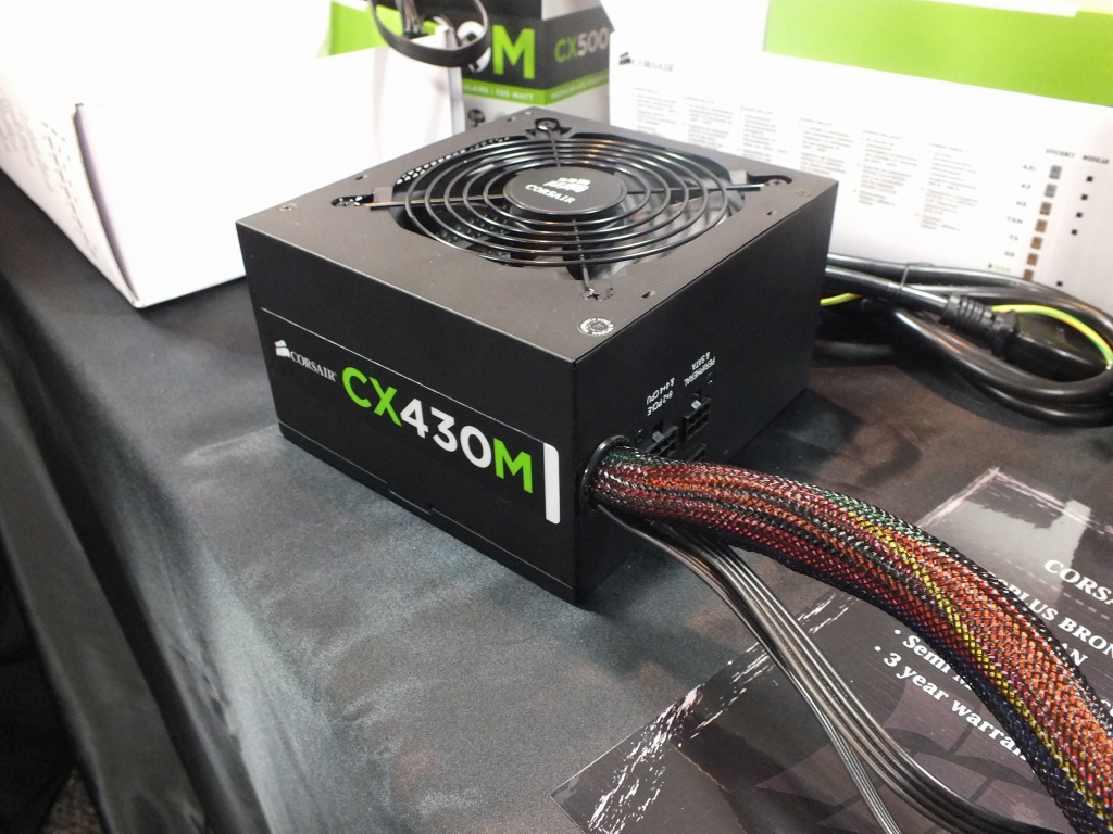 セミプラグイン式ながら奥行を140mmに抑えた「CX SERIES」シリーズ