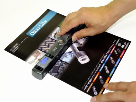 スキャン映像をその場で確認できる液晶画面付きハンディスキャナ、サンコーより発売開始
