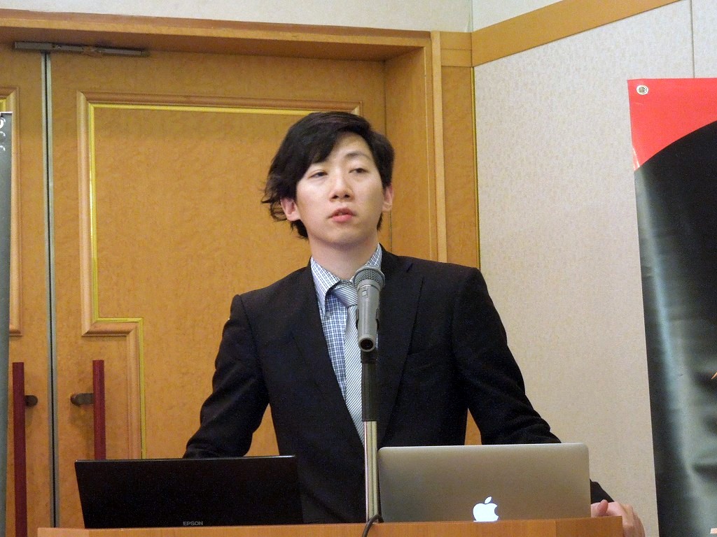Account Manager of ThermaltakeのIan Hsieh氏。同氏の「若い人はもう難しい自作をやってくれない」というくだりでは会場内から苦笑も