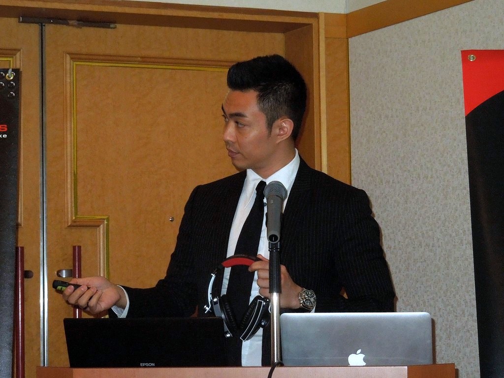 Managing Director of ThermaltakeのTony Liu氏は、自信が統括するゲーミングブランド「Tt eSPORTS」について解説。現在発売中の「Level 10 M Mouse」や新登場のヘッドセットについて詳細に語ってくれた