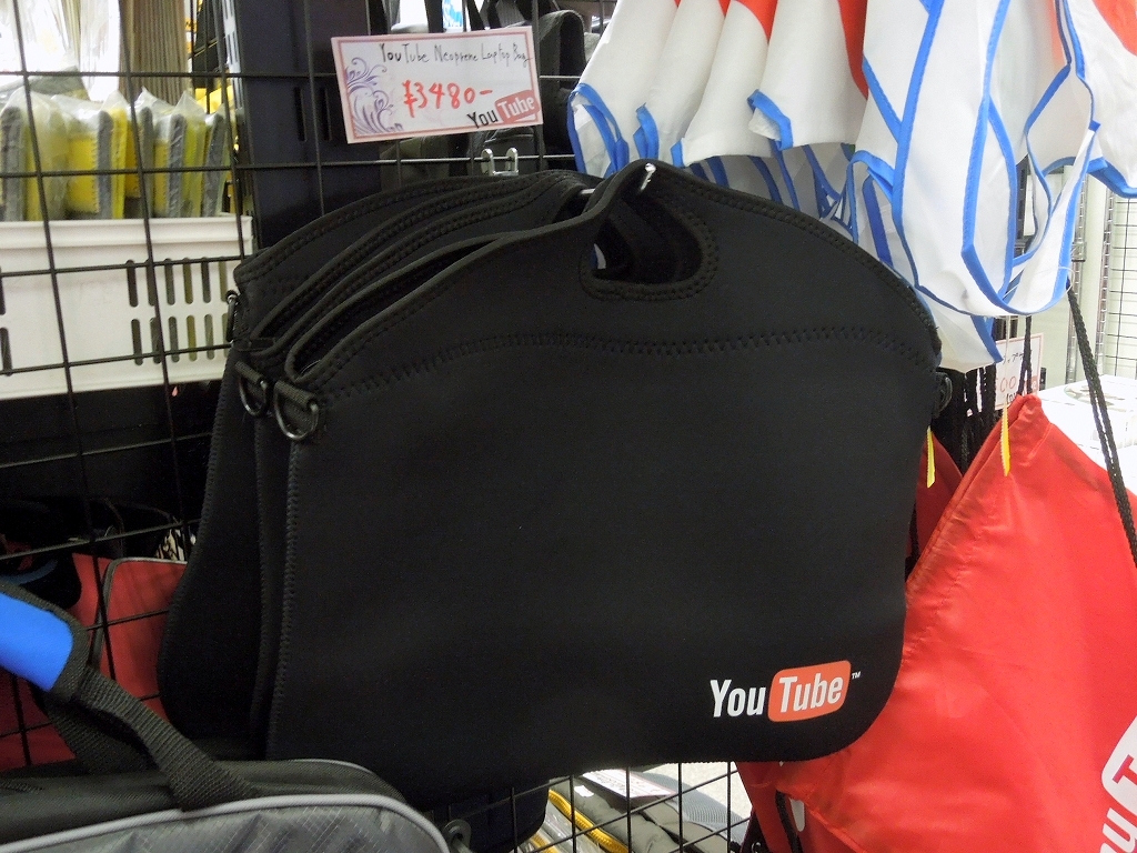 YouTube Neoprane Laptop Bag（3,480円）