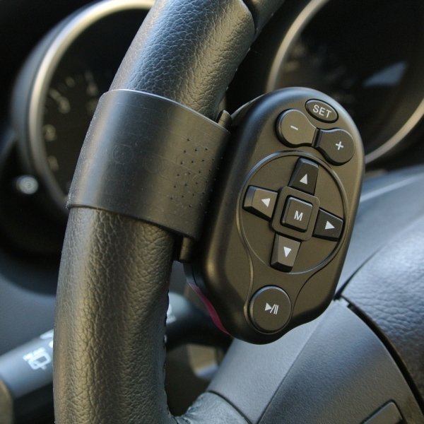 エバーグリーン、ステアリングを握ったままでオーディオ機器の操作が