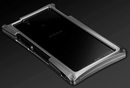 「Xperia Z」を美しく守る。堅牢アルミバンパーケース、アビー「ZX01」