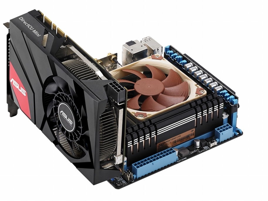 奥行をMini-ITXと同じ170mmに抑えることに成功した「GeForce GTX 670 DirectCU Mini」。コンパクトケースでも問題なく収納できる