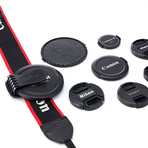 980円なら買っておこうかなと思わせる、レンズキャップホルダーがサンワダイレクトで発売中