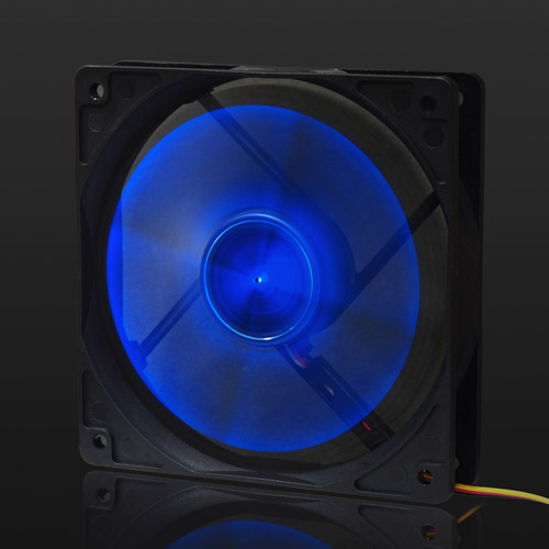 キーワードは「面」。LEDバーが回転する発光ファンの新機軸、サイズ「光る羽根 120」