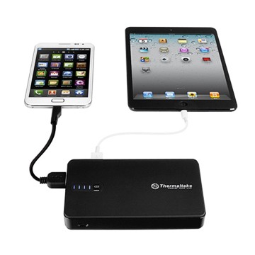 iPhoneなら3.5回充電ができる、大容量ポータブルバッテリーがThermaltakeよりリリース