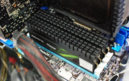 ADATA、2,600MHz動作の8GB×2デュアルチャネルメモリキット「AX3U2600GW8G11-DG2」