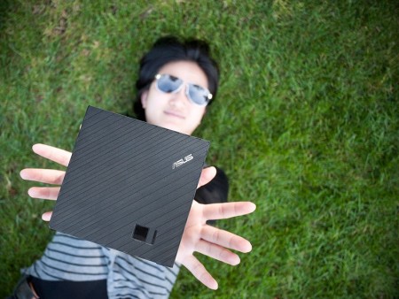 ASUSTeK、手のひらキューブのGoogle TV端末「CUBE with Google TV」アメリカにて発売開始