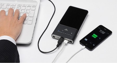 ノートPCとスマートフォンを同時充電できる大容量モバイルバッテリー、イーサプライ「EEA-YW0926」