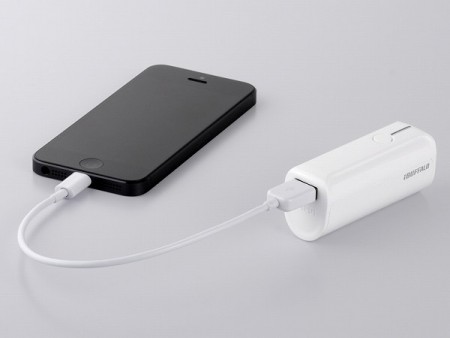 スマホのフル充電1回分。スティックタイプの小型バッテリー、バッファロー「BSMPB08」シリーズ