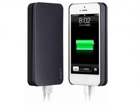 1cmの極薄デザインで2500mAh。iPhone 5合体用パーツ同梱のモバイルバッテリーがLUXA2からリリース