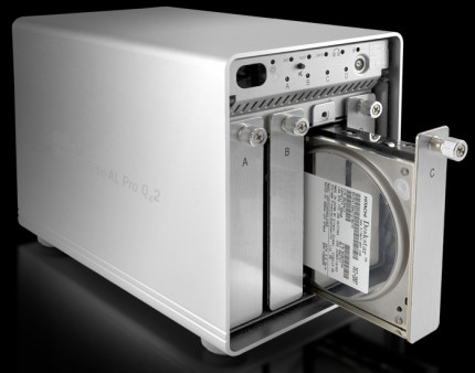 最大16TBまで拡張できる外付けRAIDボックス、OWC「Mercury Elite Pro Qx2」