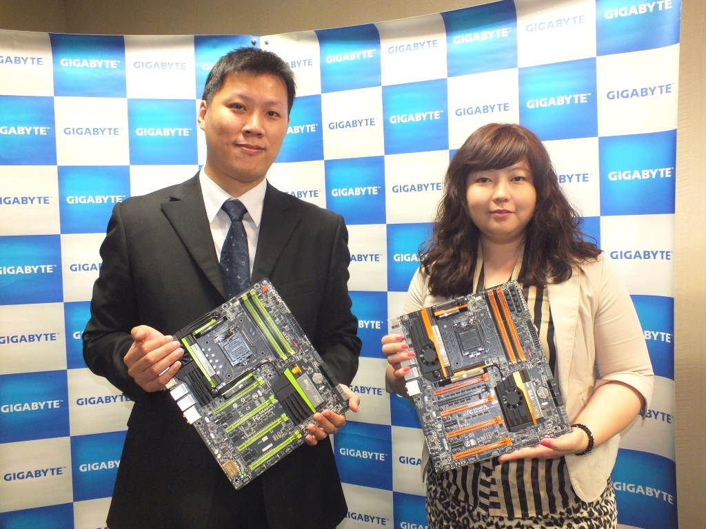 台湾本社から駆けつけたApollo Chang氏（左）とTeresa Ping氏（右）