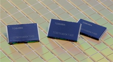東芝、世界最小最速の2bit/セル64Gbit NAND型フラッシュを開発。今月から量産へ