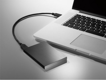 累積販売実績No.1。薄さ9mmのアルミボディ採用ポータブルHDD、アイ・オー・データ「カクうす9」
