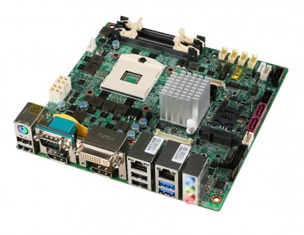 3画面表示可能なモバイルCoreプロセッサ対応Mini-ITXマザーボード、MSI「MS-98C8」