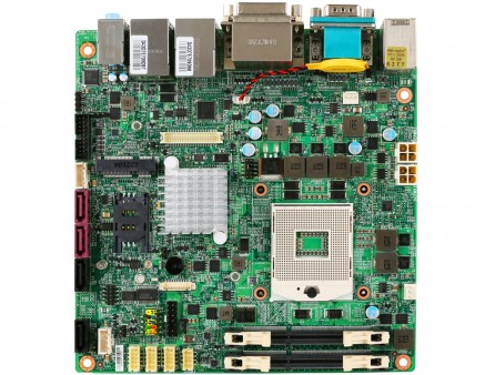 3画面表示可能なモバイルCoreプロセッサ対応Mini-ITXマザーボード、MSI「MS-98C8」