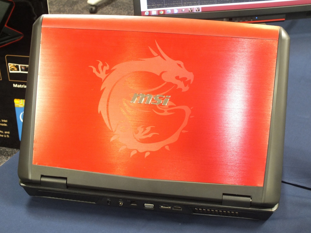 天板にドラゴンがデザインされたフラグシップモデル「GT70 Dragon Edition 2 Extreme」