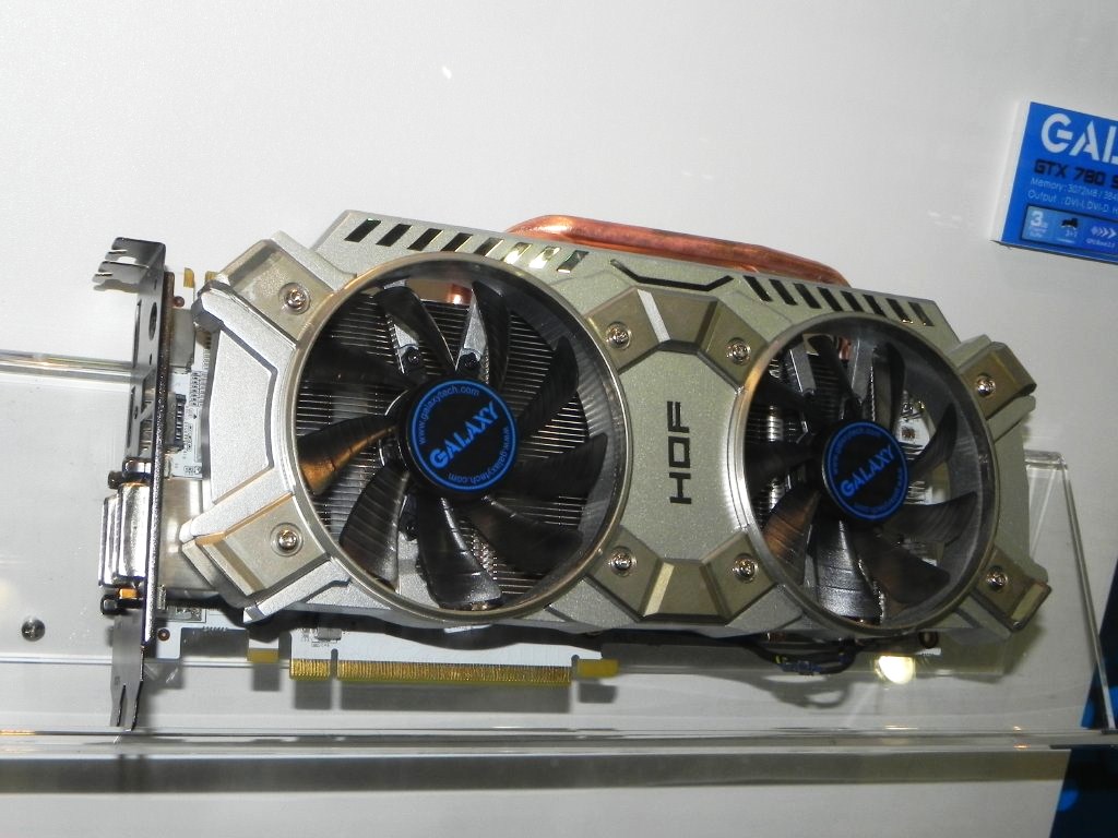 GeForce GTX 780を搭載した白基板「GTX 780 SOC」