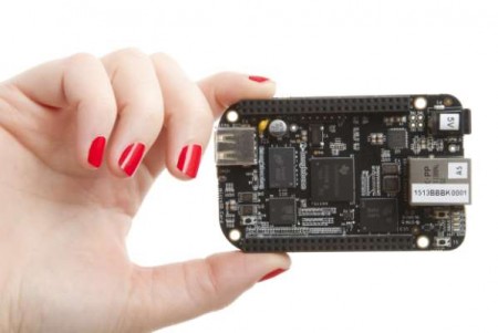 アールエスコンポーネンツ、実売5,000円のカードサイズボードPC「BeagleBone Black」取り扱い開始