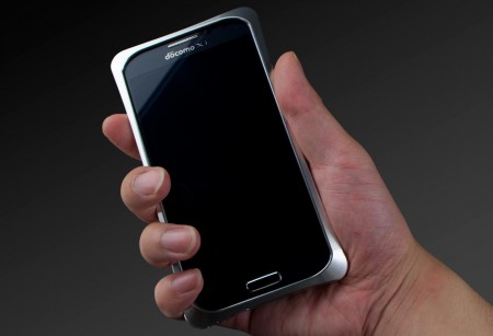 全方位の衝撃から「GALAXY S4」を守るアルミ製バンパーケース、アビー「MA-GX01」