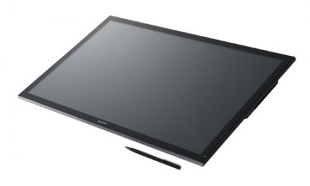 10点マルチタッチ対応4K2Kディスプレイ、シャープ「PN-K322B」7月30日発売