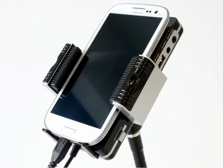 FMトランスミッタ内蔵のスマートフォン向けシガーホルダー、サンコーから発売