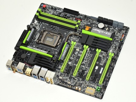 フル装備のゲーマー向けマザーボード、GIGABYTE「G1.Sniper 5」の実力 