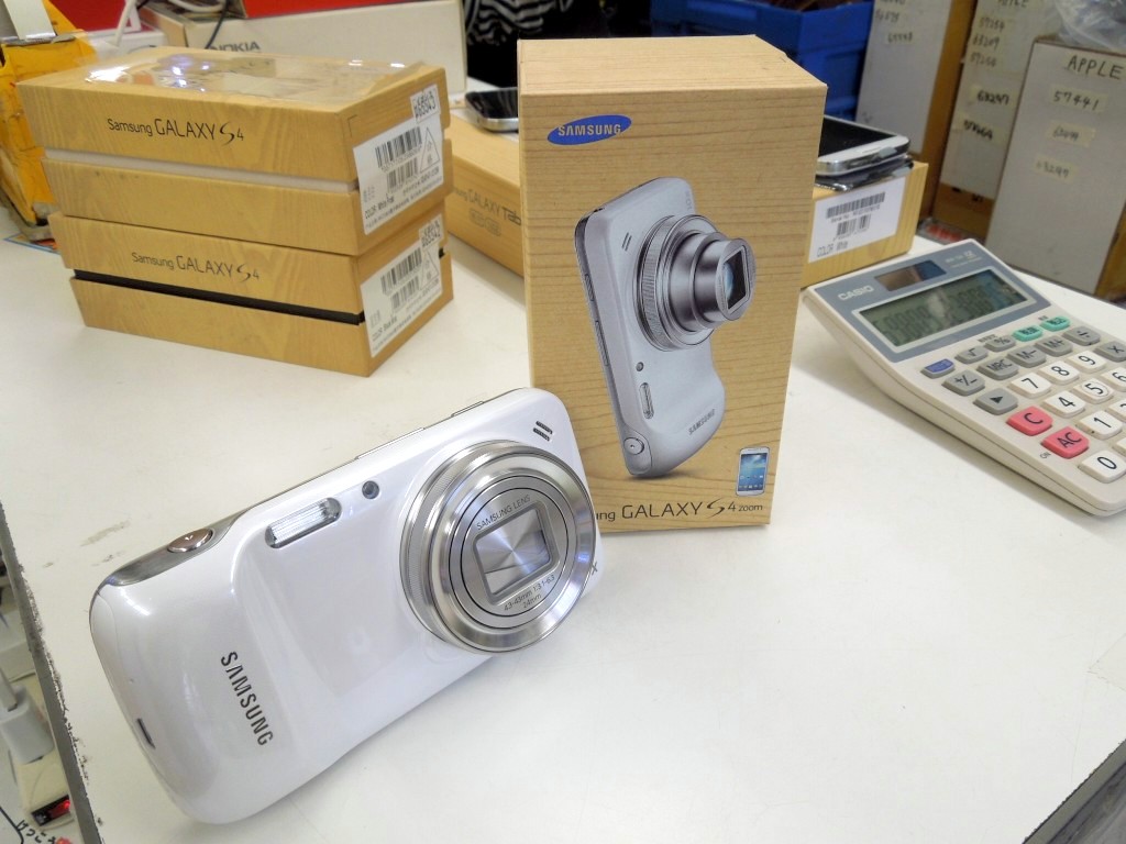 Samsung「GALAXY S4 Zoom」