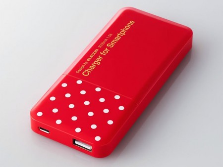 スマホと重ね持ちしやすいカラフルなモバイルバッテリ2シリーズがエレコムから