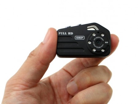 親指サイズで高画質。フルHD対応小型ビデオレコーダー、エバーグリーン「ミニミニビデオレコーダー」