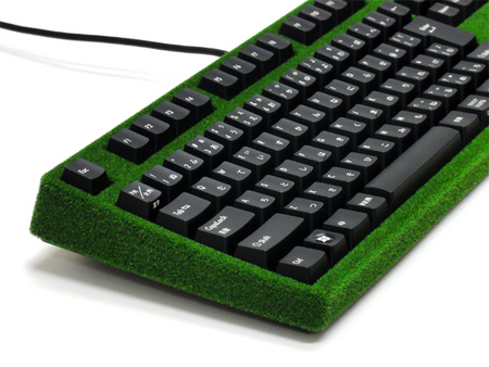 デスクトップ緑化計画！？ダイヤテック、奇想天外“芝生”風キーボードフレーム「MIDORI」発売