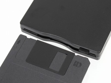 過去の資産を再利用。売価1,980円のUSB対応3.5インチ外付けFDDがサンコーから