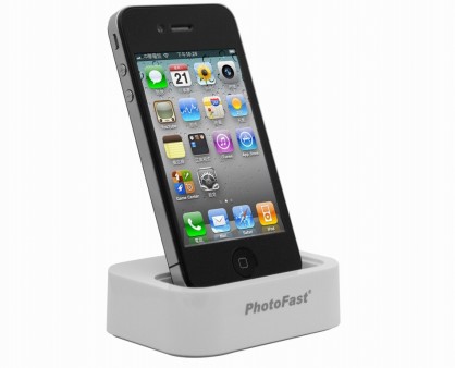 2,000mAhバッテリー内蔵のiPhone向けマルチドックスタンド、PhotoFast「GDOCK Gen2」