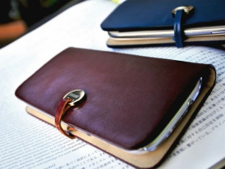 GALAXY S4をエレガントに使うEVOUNIのウォレットケース、「Leather Arc Wallet L56」