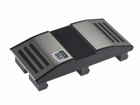 ロゴ発光ギミック付きのEVGA製オリジナルSLIブリッジがマイルストーンから