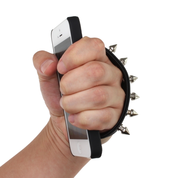 似合う人にしか似合わない、iPhone 5専用ヘビメタ・パンク風ケースが上海問屋から