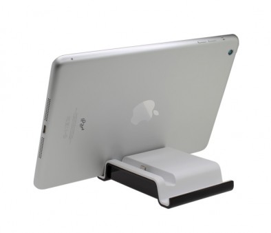 3ポートUSBハブ機能を内蔵したiPhone 5用ドックスタンド、上海問屋から