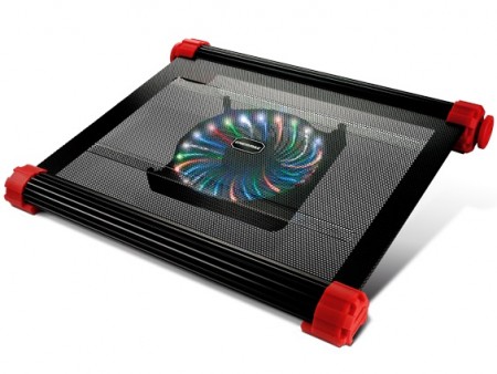 口径180mmの4色LEDファンを搭載したノートPCクーラー、ENERMAX「Aeolus Vegas」