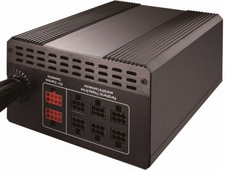 容量600WのPLATINUM認証ファンレス電源、玄人志向「KRPW-FL600W/92+」