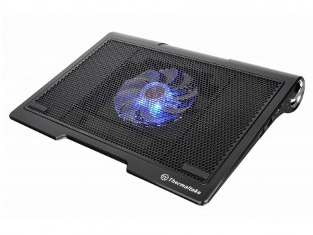 デュアルスピーカーを呑み込んだハイエアフロー仕様ノートPCクーラー、Thermaltake「Massive SP」
