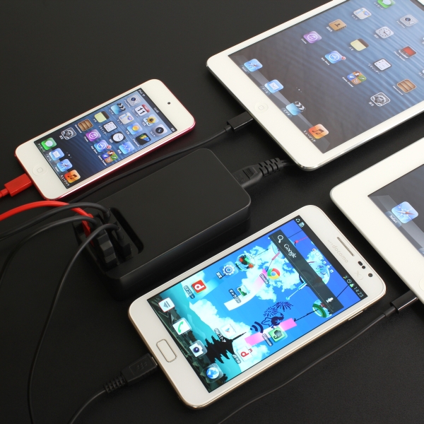 モバイル端末をまとめて充電。合計6A出力の4ポートUSB充電器が上海問屋から