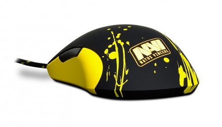SteelSeries、ウクライナのトップチーム「Na’Vi」コラボのゲーミングマウス「Sensei [RAW] NA’VI Edition」発売