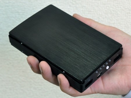 サンヨー製リチウムイオン採用の大容量モバイルバッテリ、テック「TMB-104SBK」